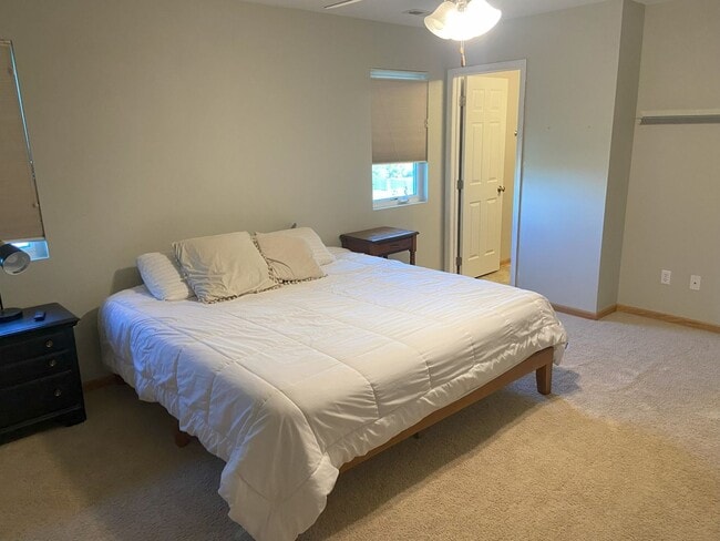 Building Photo - Spacious 4BR House in Ankeny