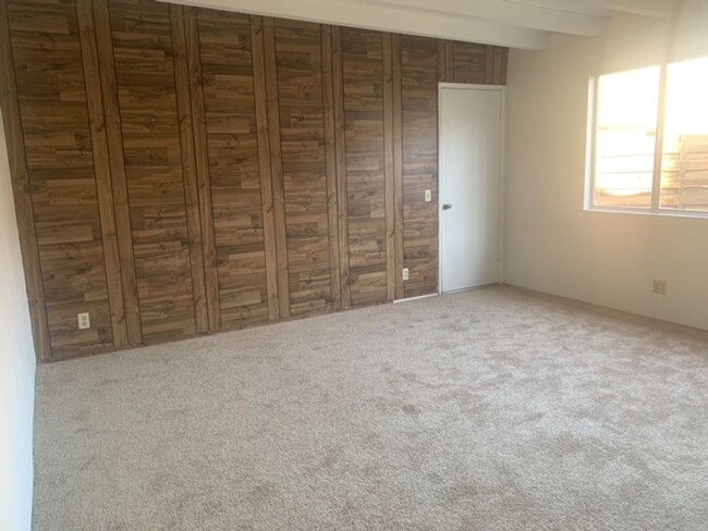 Building Photo - Three Bedroom Home in Beautiful Neighborhood