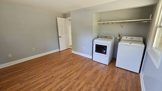 Building Photo - 342 Dunfey Ln