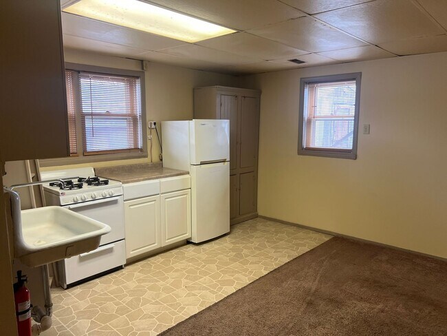 Building Photo - 211 Anne St