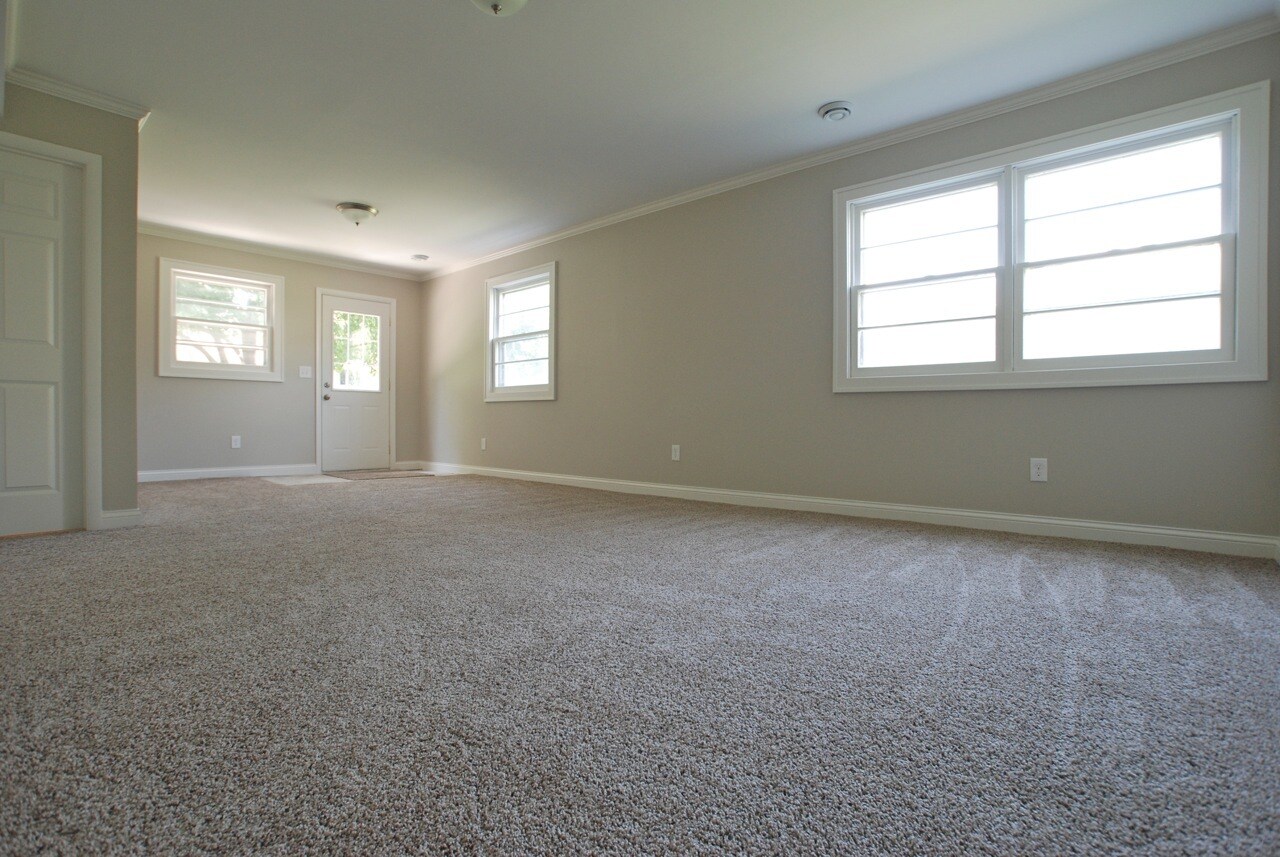 Building Photo - 5075 Sunnyside Rd