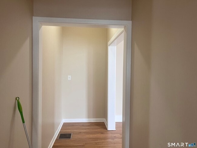 Building Photo - 246 Elm St