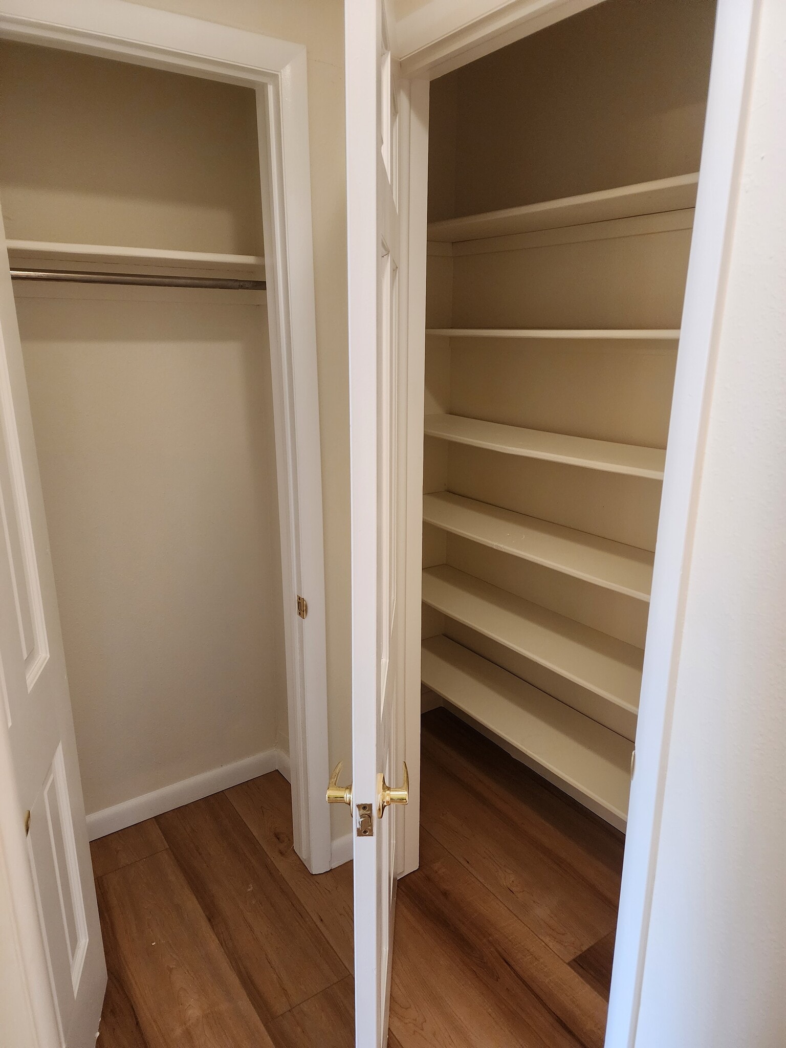 Multiple Linnen & Storage Closets in Bedroom Hallway - 216 Mohawk Dr