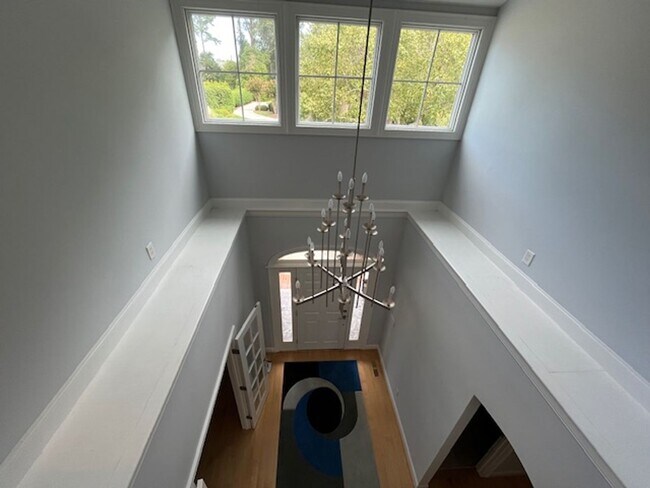 Building Photo - Experience Elegance in the beautiful city ...