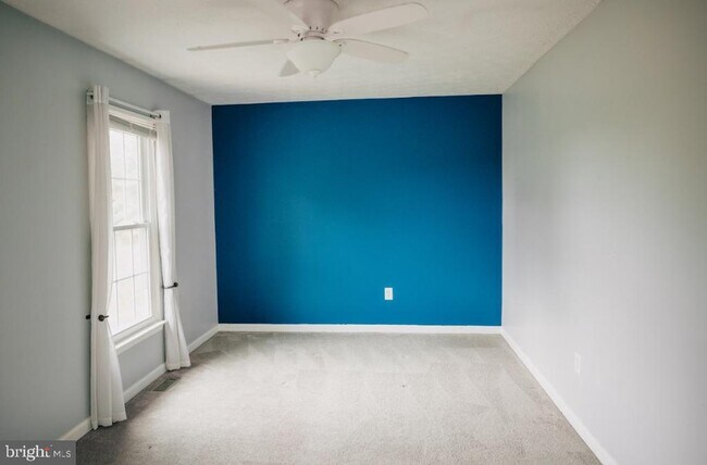 Building Photo - 394 Doral Ct