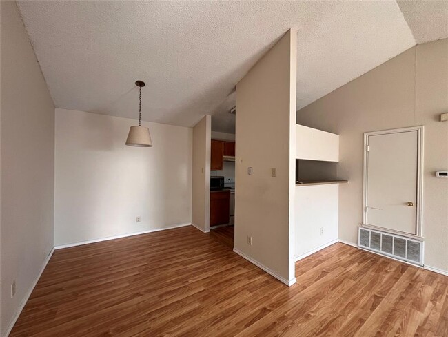 Building Photo - 433 Sailmaster St