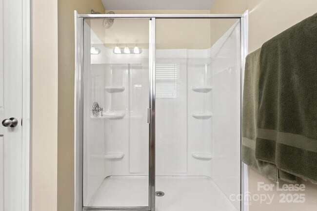 Building Photo - 467 Switch St