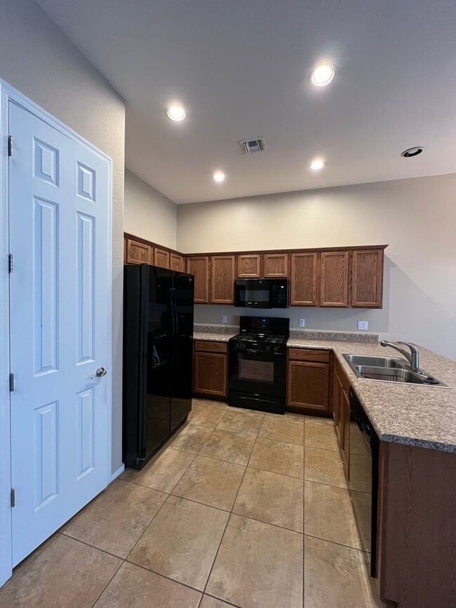 Building Photo - Two Bedroom + Office Patio Home in Granville