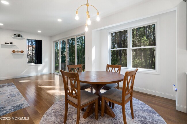 Building Photo - 1561 Scranton Ave