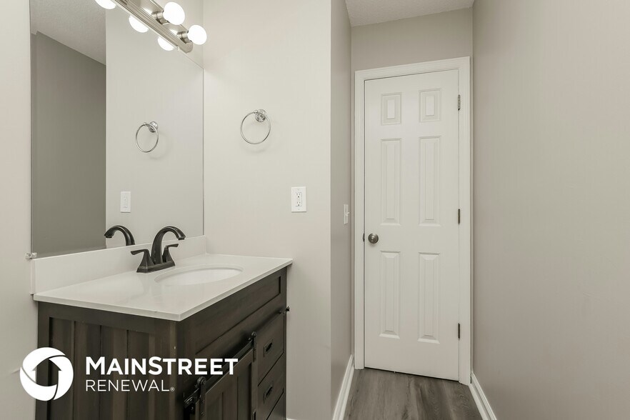 Building Photo - 703 Lou Gehrig Cir