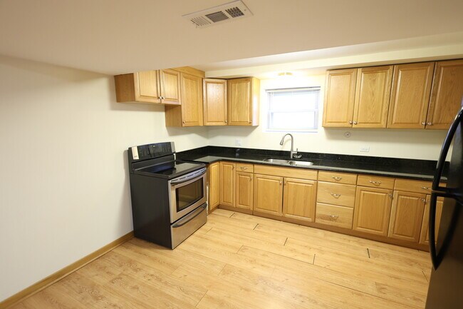 Building Photo - 9823 Linn Ave