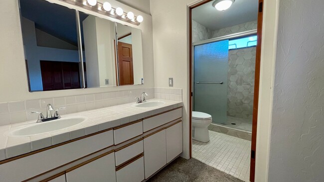 Building Photo - Modern, Updated 3-Bedroom Home in Stoneridge with Air Conditioning