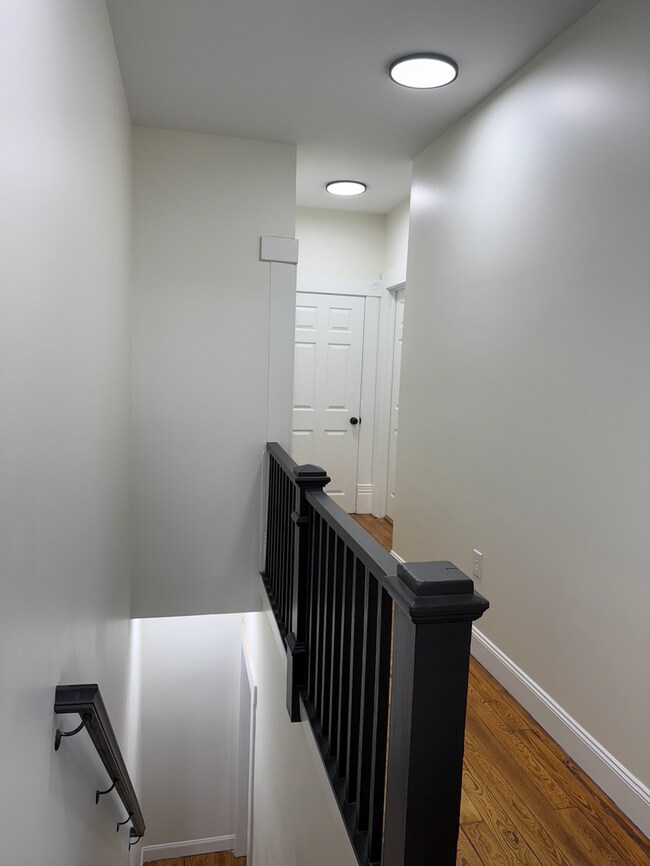 Building Photo - 433 Hanford St