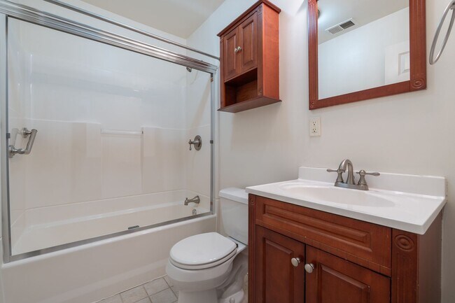 Building Photo - MOVE IN READY 4-bedroom Ranch home nestled in the Heart of Norfolk!