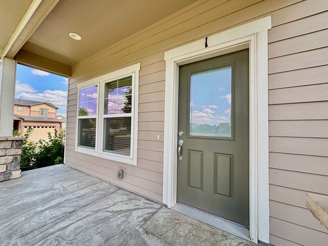 Building Photo - Beautiful 3 bed, 3 bath Townhome in West W...
