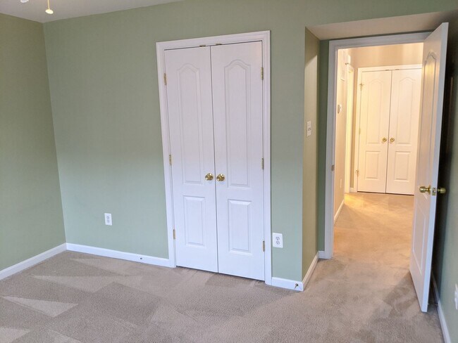 Building Photo - 3 Level townhouse in Frederick available e...