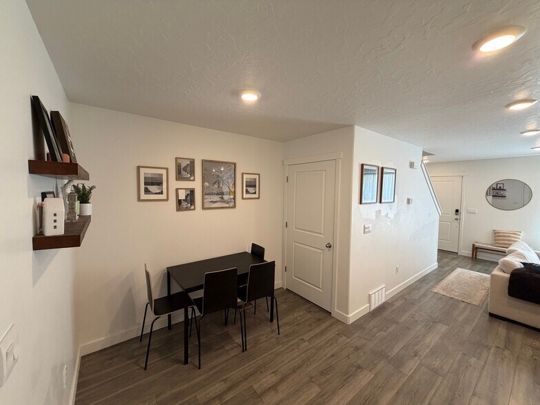 Building Photo - 652 N Canvasback Dr