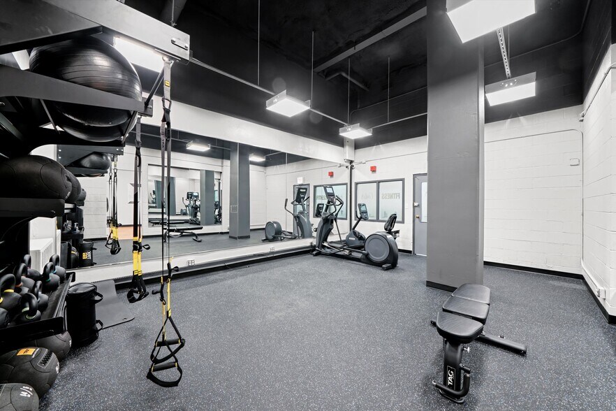 Building Photo - 3550 N Lake Shore Dr