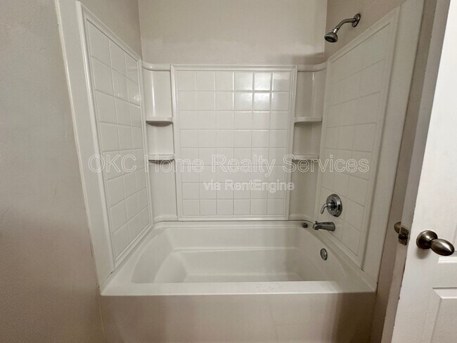 Building Photo - 4501 SE 78th St