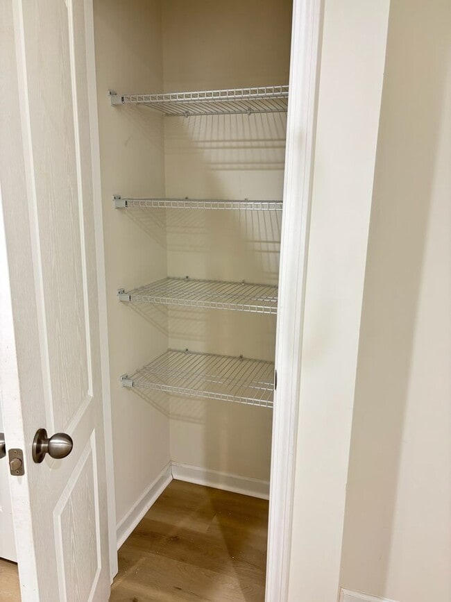 Building Photo - Renovated 3Bd, 2.5Ba End Unit Lake Norman Townhome with Fenced-in Yard and 1 Car Garage Coming Soon