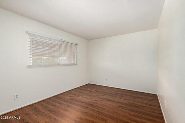Building Photo - 3820 S Elm St