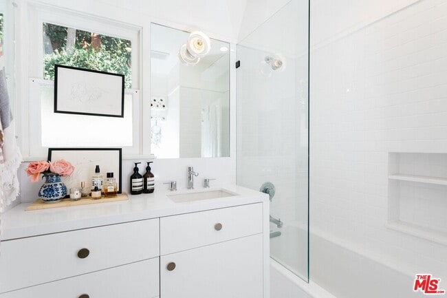 Building Photo - 2230 Fink St