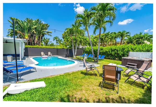 Building Photo - 425 NE 105th St