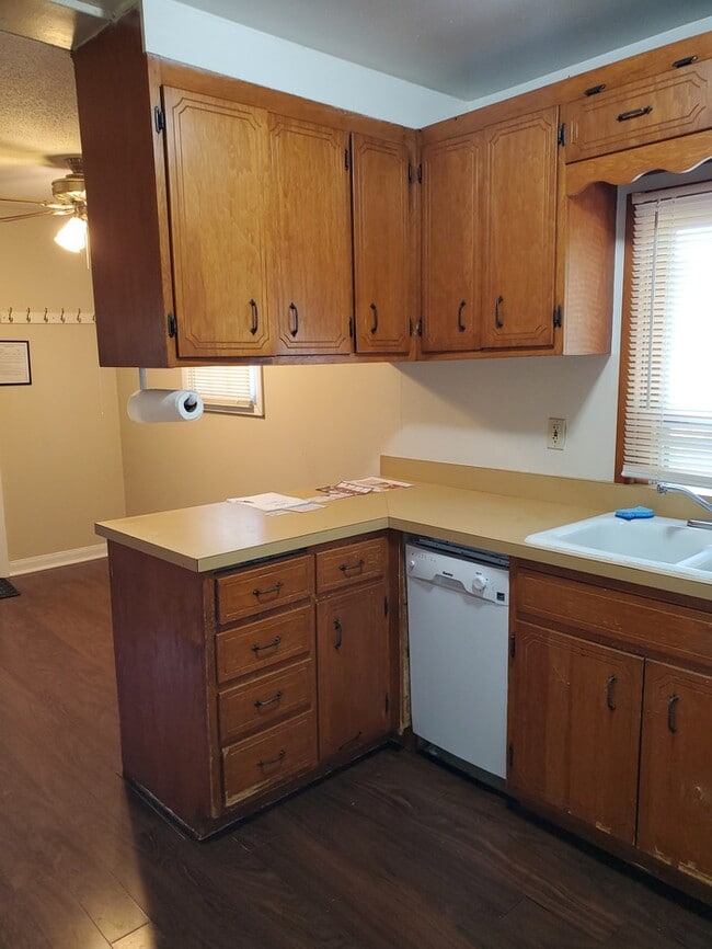 Building Photo - 2820 Stinson Blvd NE