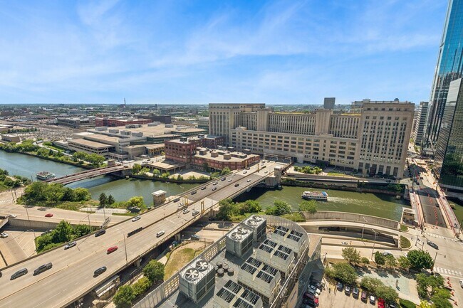 Building Photo - 235 W Van Buren St