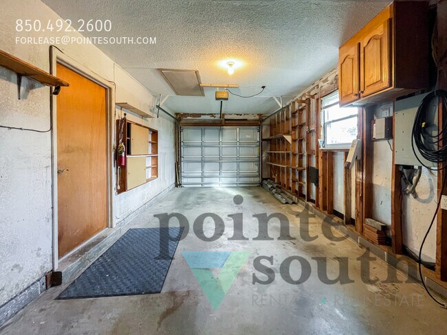 Building Photo - 5527 Sunburst Ln