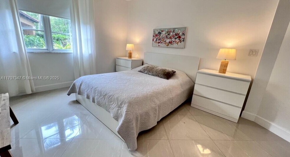 Building Photo - 19701 E Country Club Dr