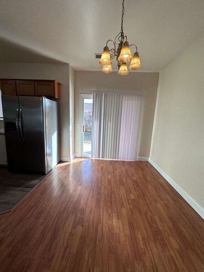 Building Photo - 615 New Zealand Dr