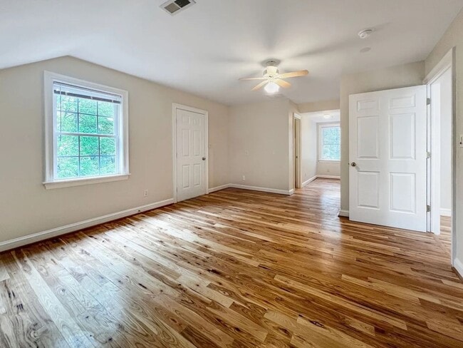 Building Photo - Secluded Near West End 5 bedroom