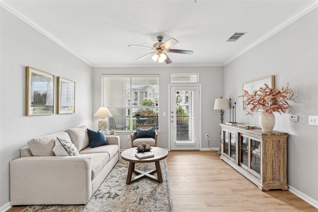 Building Photo - 14807 Woodland Hills Dr