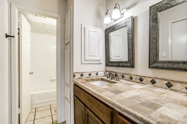 Building Photo - 2621 Piedras Dr
