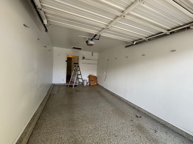 Building Photo - DARLING TOWNHOME FOR RENT!
