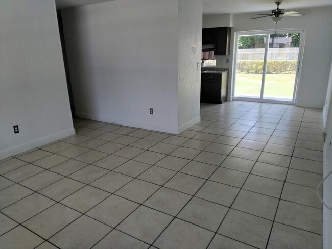 Building Photo - 330 NW 38th St