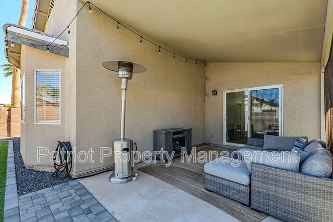 Building Photo - 2530 E Camellia Dr
