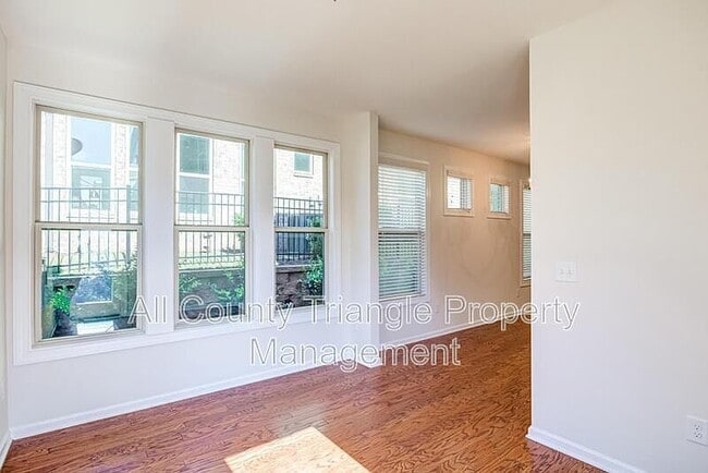 Building Photo - 728 Lampwick Ln