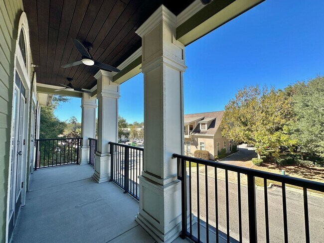 Building Photo - Spacious Haile Plantation Apartment – 3BR/2BA with Over 2,000 Sq. Ft. | Pet Friendly & Prime Loca...