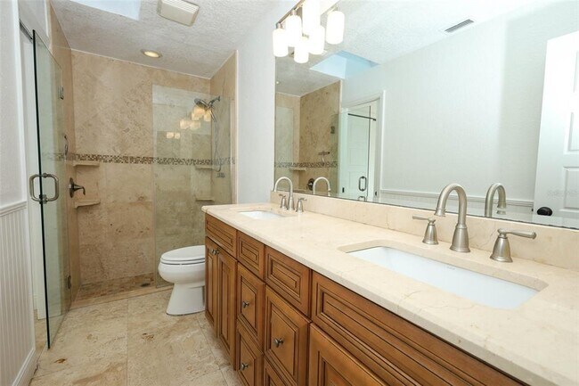 Building Photo - 411 Valencia Cir