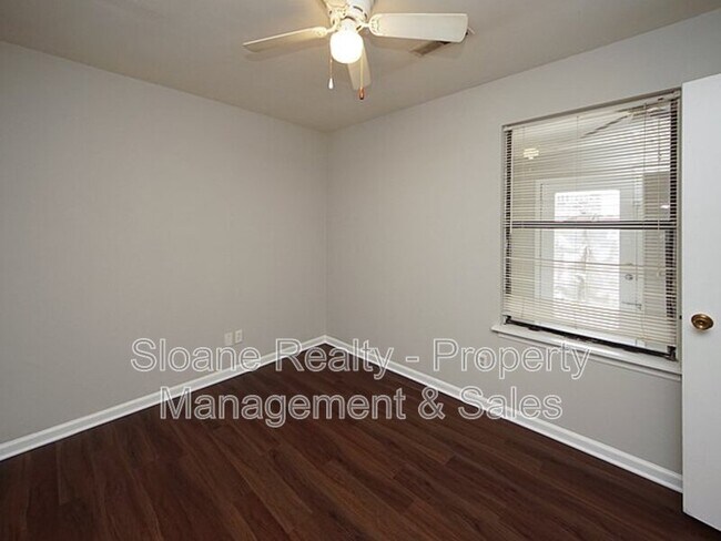 Building Photo - 204 A Miami St