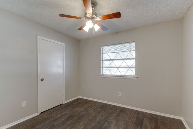 Building Photo - No Carpet! Great tree shaded yard!