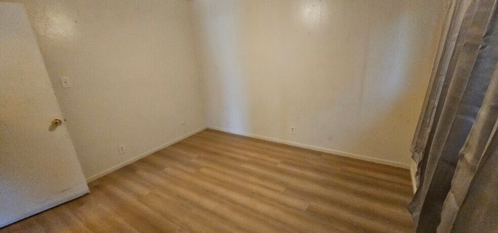 Building Photo - 411 E Santa Fe Ave