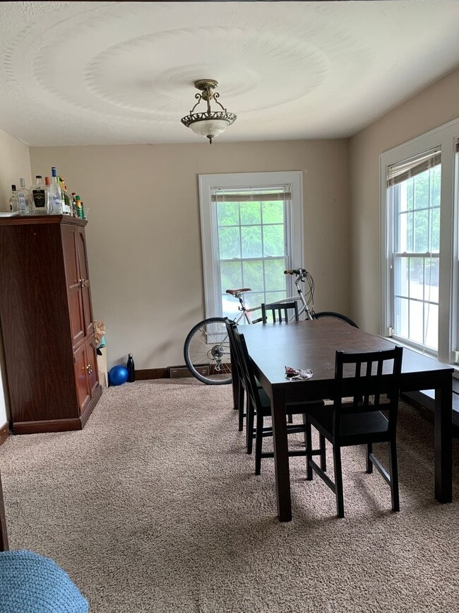 Building Photo - Beautiful, Historical 3 Bedroom House - Available August 2026!