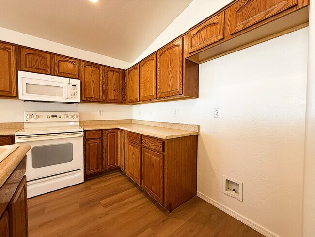 Building Photo - Beautiful Goodyear Home in Centerra – Spacious, Stylish & Move-In Ready!