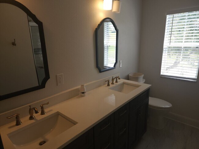 Building Photo - Stunning 4-Bedroom, 2.5-Bathroom Home with...