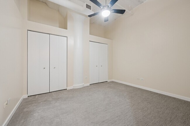 Building Photo - 333 W Hubbard St