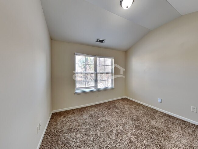 Building Photo - 812 Whitfield Oak Rd