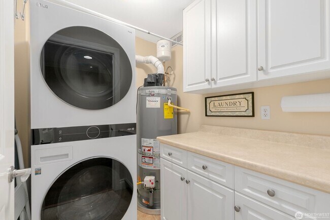 Building Photo - Luxury spacious unit with partial downtown view in Magnolia